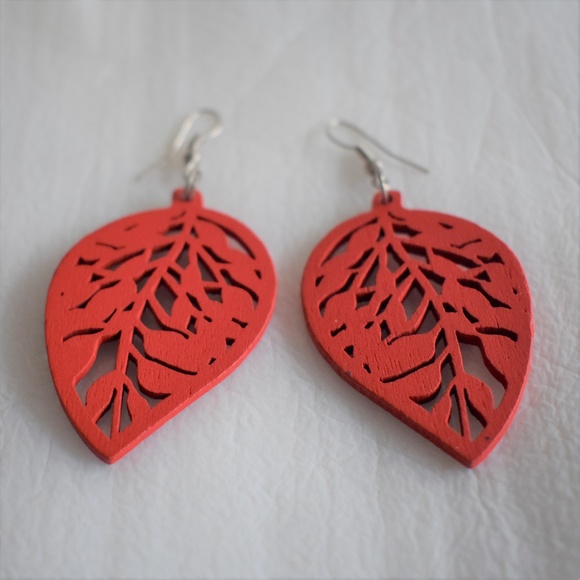 Jewelry - Leaf Drop Earrings in Red
